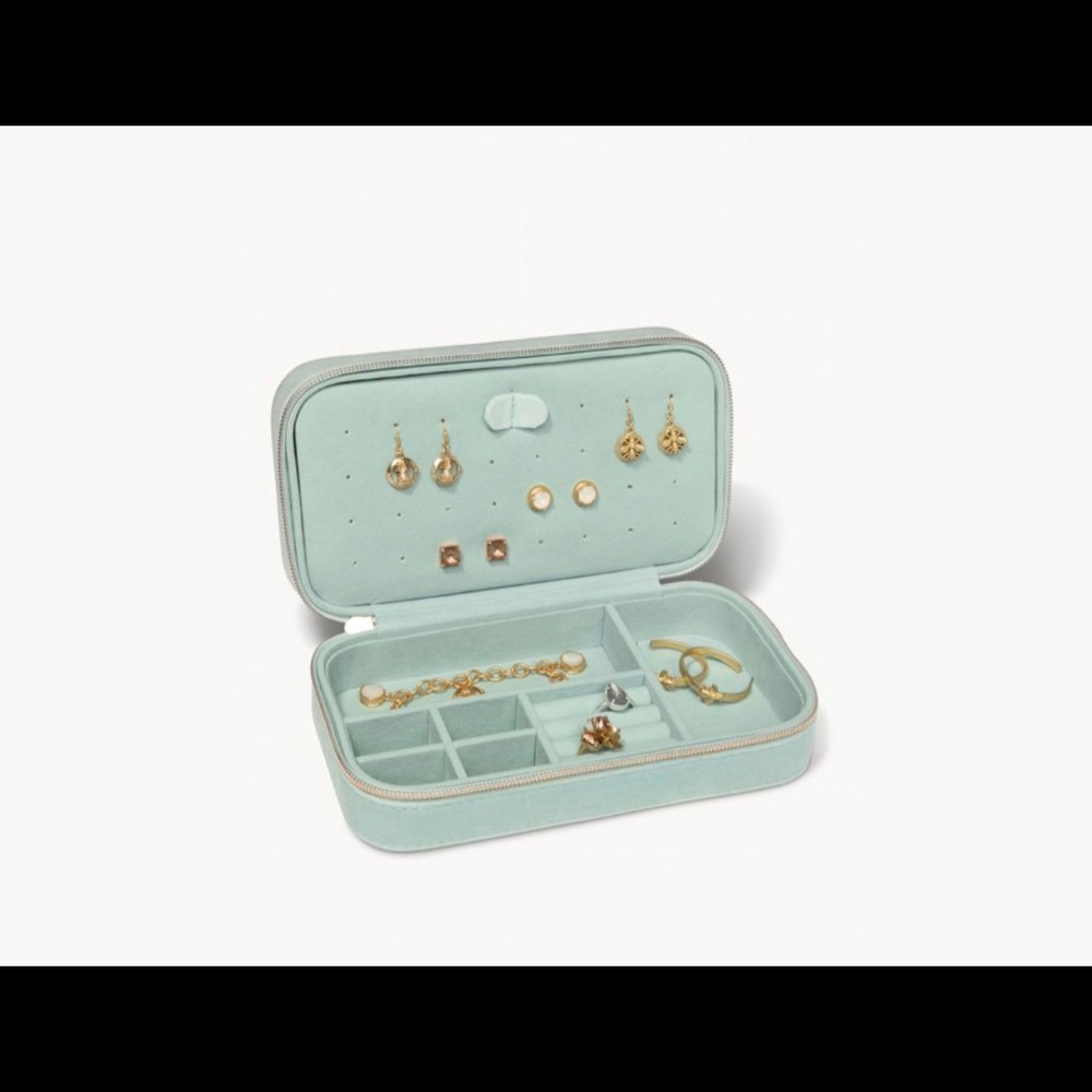VELVET JEWELRY TRAVEL CASE -Seafoam Green - Picture 3 of 3